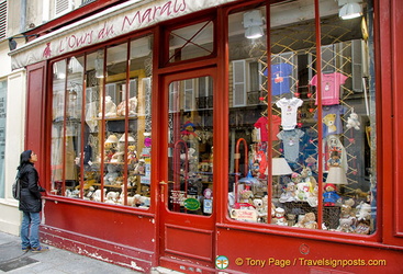 L'Ours du Marais, a teddy bear shop at 18 Rue Pavée  